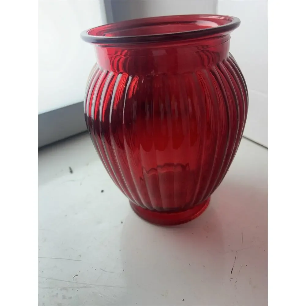 CHRISTMAS RED 7.5”T x 5”W VASE-1 800 FLOWERS. Read Description